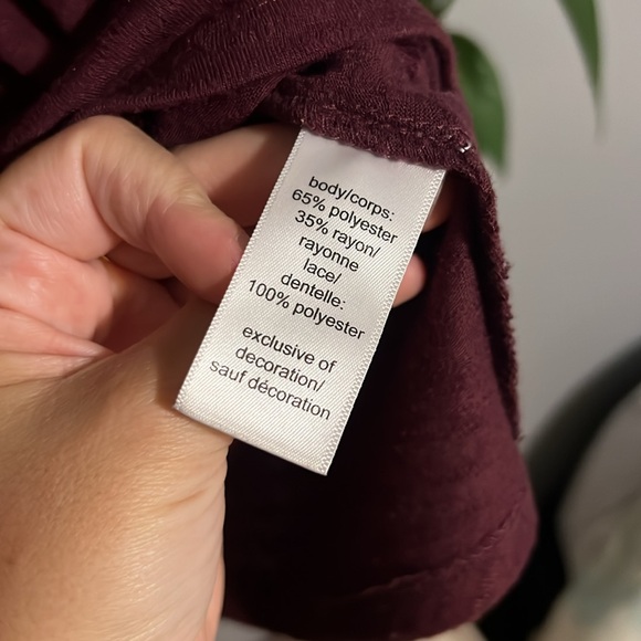 Burgundy V Neck Flowy Tank with Lace - Picture 4 of 5